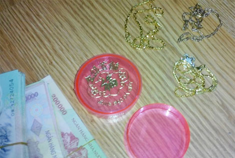 Người làm thuê cuỗm tiền vàng của chủ sà lan