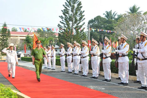 Trại giam Xuân Phước đón nhận Huân chương Chiến công hạng Nhì