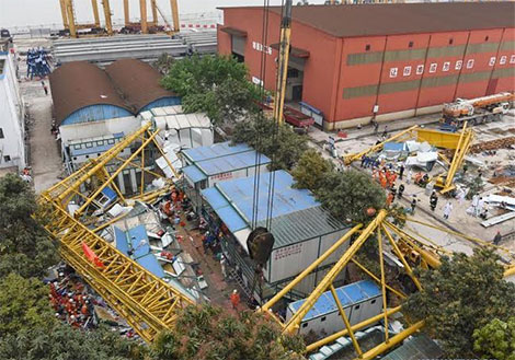 Sập cần cẩu công trình xây dựng, 12 người chết