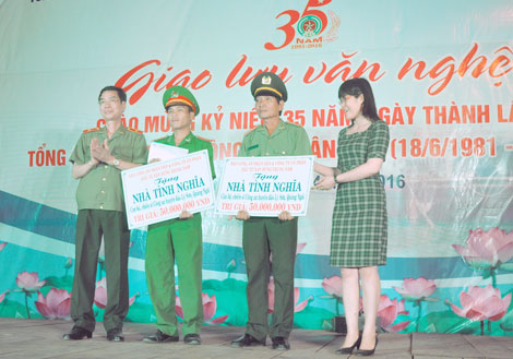 Ấm tình đồng chí, đồng đội nơi hòn đảo tiền tiêu Tổ quốc