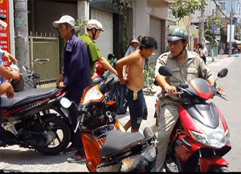 Bắt quả tang đối tượng trộm xe máy trước văn phòng luật sư