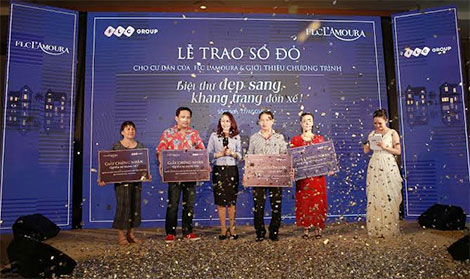 Cư dân biệt thự biển FLC L’Amoura chính thức nhận sổ đỏ 