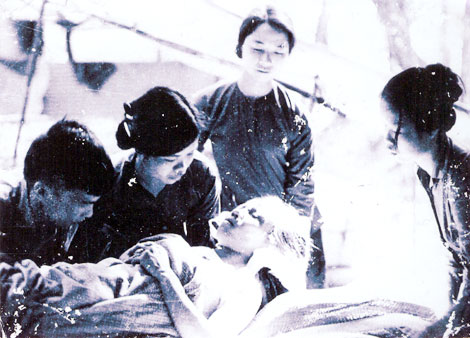 Cành liễu trước bão giông