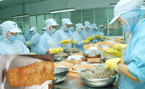 Hãi hùng phát hiện vật lạ trong suất cơm của công nhân