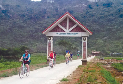 Làng cổ giữa trùng khơi tự làm du lịch