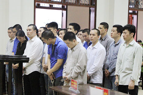 Chuyển lậu hàng trăm ôtô qua biên giới