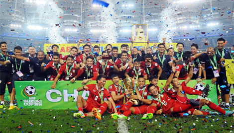 Muốn đá kiểu "cửa trên", nhưng...