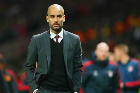 Đến Pep Guardiola còn bị... đâm sau lưng