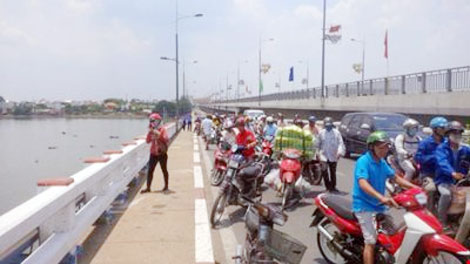 Nợ nần quẫn bách, nam thanh niên nhảy sông tự tử