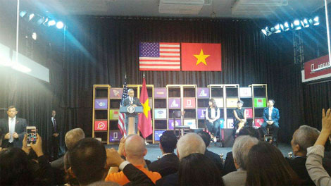 Tổng thống Obama gặp gỡ hơn 100 doanh nghiệp tại TPHCM