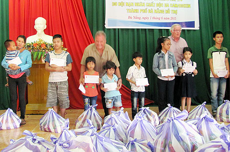 Những tấm lòng thiện nguyện vì trẻ em chất độc da cam