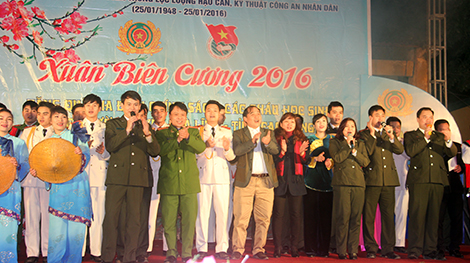 Nghĩa tình tuổi trẻ Công an hướng về đồng bào trong mùa xuân biên cương