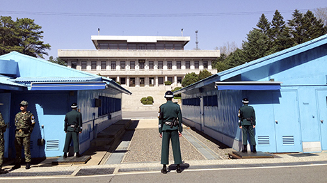 Nín thở tác nghiệp tại khu vực phi quân sự Hàn Quốc - Triều Tiên
