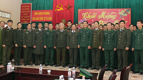 Nghĩa cử ấm tình đồng chí, đồng đội