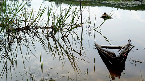 Chìm xuồng trong lòng hồ thủy điện, hai vợ chồng mất tích