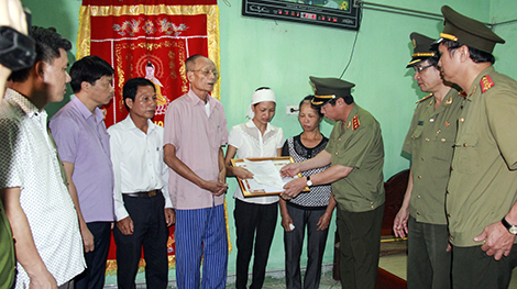 Máu thắm giữa thời bình