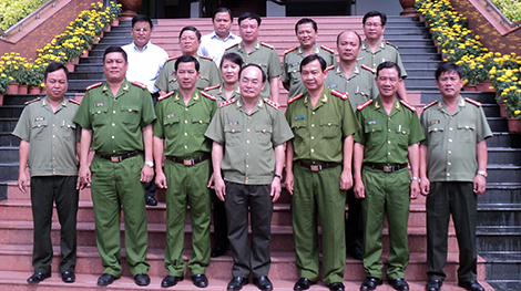 Thứ trưởng Bùi Quang Bền thăm, chúc Tết Công an huyện Nhà Bè và Bình Chánh, TP HCM