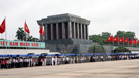 Hơn 63.000 lượt người vào Lăng viếng Bác dịp Tết Nguyên đán Bính Thân