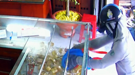 Đối tượng dùng búa cướp tiệm vàng ngày mùng 4 Tết đã ra đầu thú