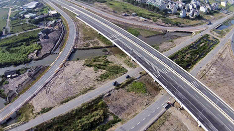 Nguy cơ tai nạn trên đường cao tốc từ các vụ ném đá