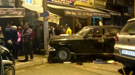 Lái xe biển xanh gây tai nạn bỏ chạy bị đánh nhập viện