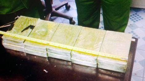 3 đối tượng người Lào vận chuyển 4 bánh heroin và 42 ngàn viên ma túy  