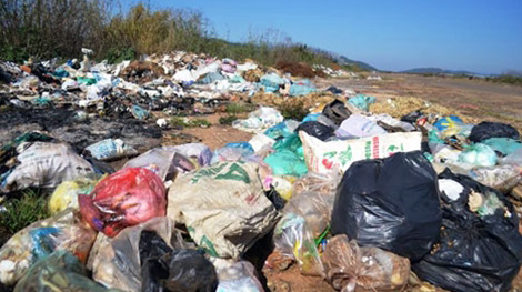 Sân bay Cam Ly đang bị biến thành bãi rác