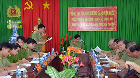 Thứ trưởng Thường trực Đặng Văn Hiếu làm việc tại Công an Bình Thuận