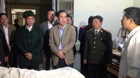 Thăm hỏi các nạn nhân vụ xe bồn cháy ở đèo Thung Khe