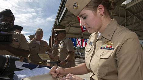 Hàng loạt scandal sĩ quan say rượu quậy phá, quay lén và sàm sỡ phụ nữ