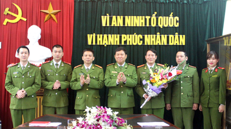 Khen thưởng đơn vị khám phá nhiều vụ mua bán, vận chuyển ma túy