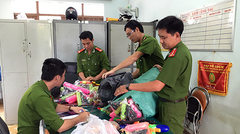 Phát hiện nhiều cơ sở mua bán đồ chơi nguy hiểm