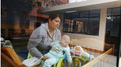 Một vài nhà tù nữ nuôi trẻ trên thế giới