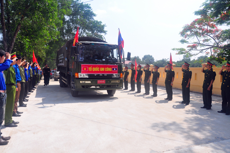 Truy điệu, an táng hài cốt liệt sỹ quân tình nguyện Việt Nam hy sinh tại Lào