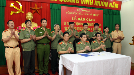 Bàn giao tàu tuần tra đóng mới cho Công an TP Hải Phòng và Công an tỉnh Hòa Bình