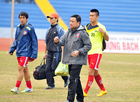 Nỗi niềm thầy trẻ cầm quân V.League