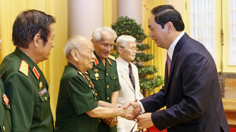 Chủ tịch nước Trần Đại Quang tiếp Ban liên lạc cựu quân tình nguyện và chuyên gia quân sự Việt Nam tại Lào