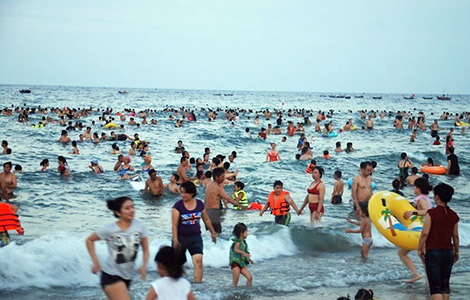 Quan trắc nước biển 2 lần/ngày, chuyên gia nước ngoài vào cuộc