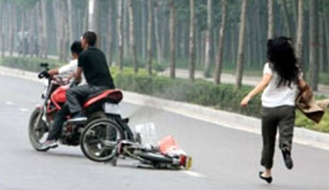 Ổ nhóm vị thiếu niên đi cướp lấy tiền sống bầy đàn