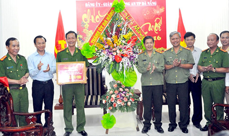 Khi trùm ma túy trang bị súng ngắn để buôn "đường dài"