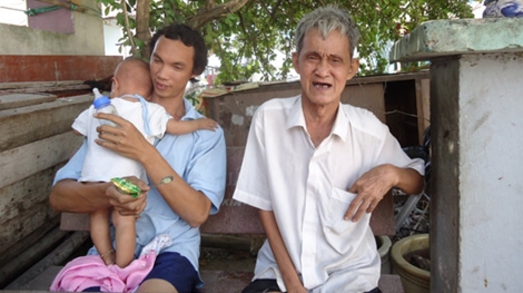 Khám bệnh miễn phí cho toàn bộ người dân khu vực bãi rác Đông Thạnh-Hóc Môn