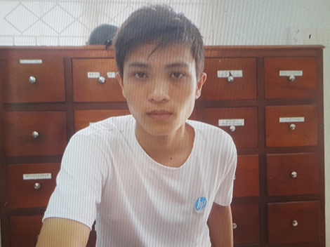 Dùng ảnh sex tống tiền người yêu cũ để cung phụng tình mới