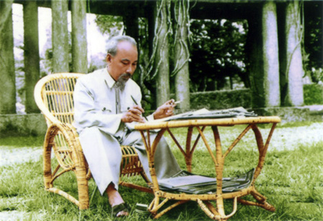 Noi gương Bác, lòng trong, tâm sáng hơn