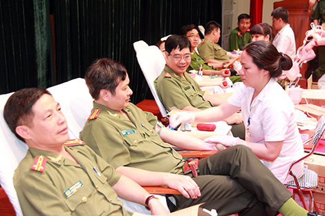 Hơn 300 CBCS các đơn vị trực thuộc Bộ Công an tham gia hiến máu nhân đạo