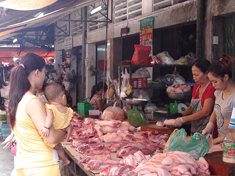 Khó chặn thực phẩm bẩn tại các chợ truyền thống