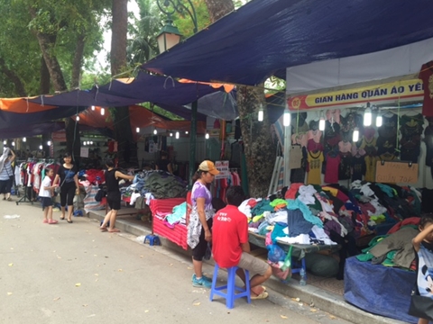 Hội chợ cho trẻ em “treo đầu dê bán thịt chó”