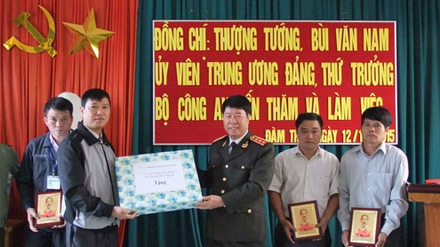 Thứ trưởng Bùi Văn Nam kiểm tra công tác tại tỉnh Cao Bằng