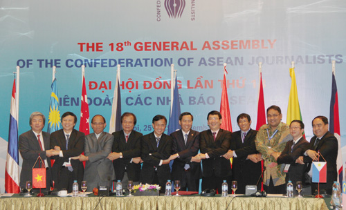 Đồng chí Thuận Hữu được bầu làm chủ tịch Liên đoàn các nhà báo ASEAN