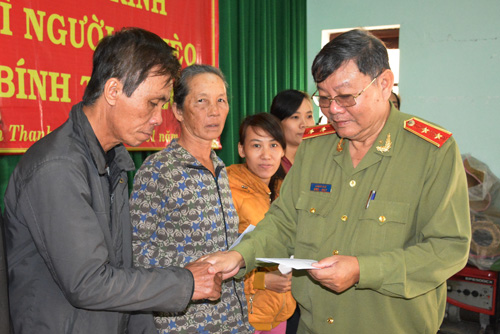 Tết vì người nghèo- Xuân Bính Thân 2016" về với bà con xã Cẩm Thanh, Quảng Nam