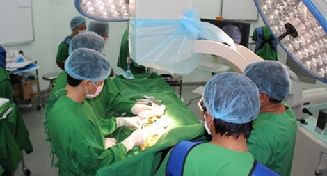 Nhờ BS Việt Nam, một bệnh nhân Campuchia trở về từ cõi chết